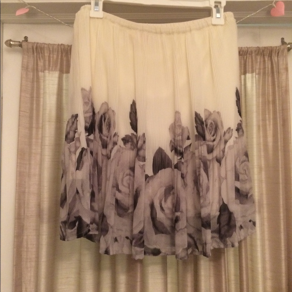 Elle flowy flower skirt